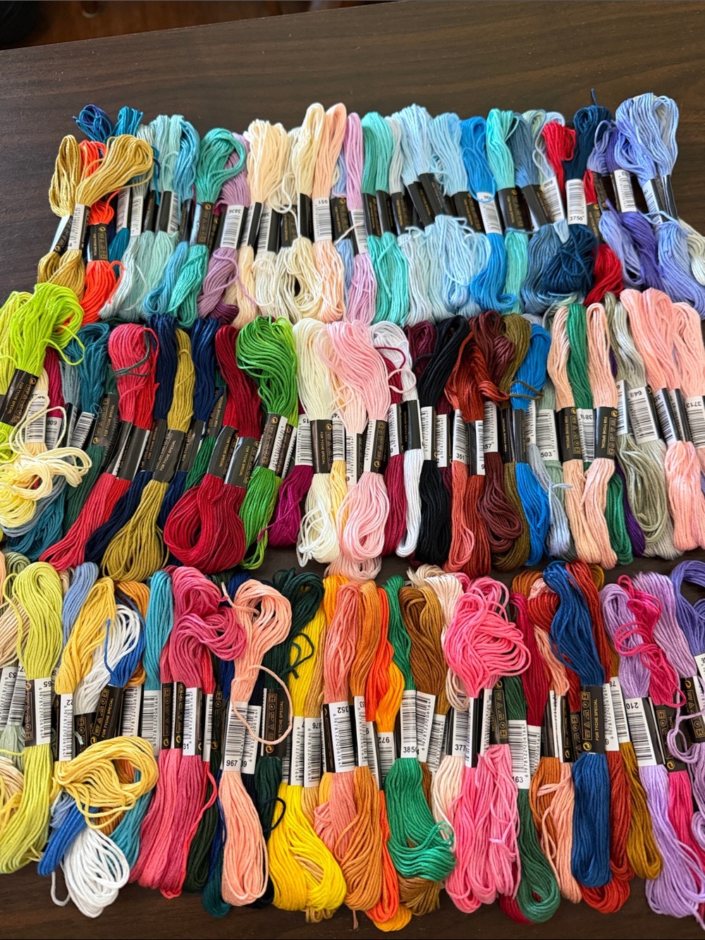 Huge 124 Piece Embroidery Floss Lot - Assorted Colors Craft Thread Skeins new - Picture 3 of 8